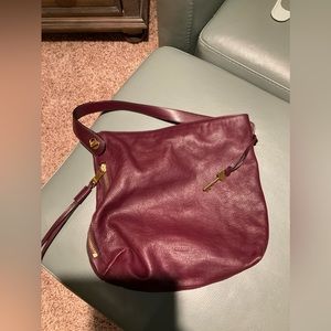 Fossil bag in dark purple.